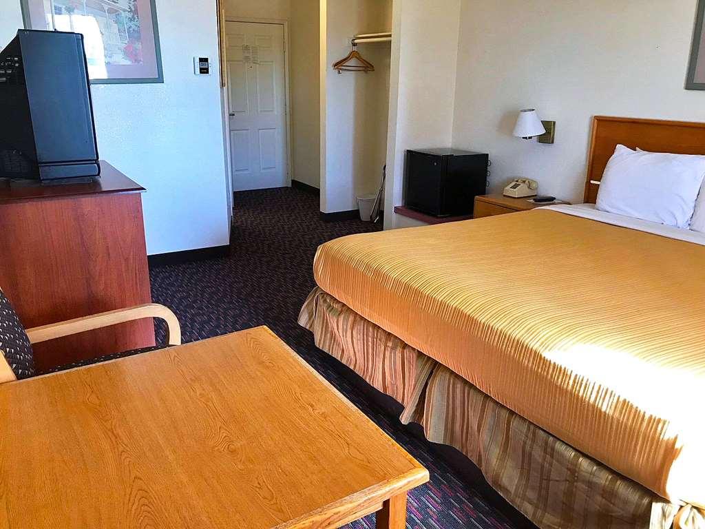 Americas Best Value Inn Dunnigan Room photo